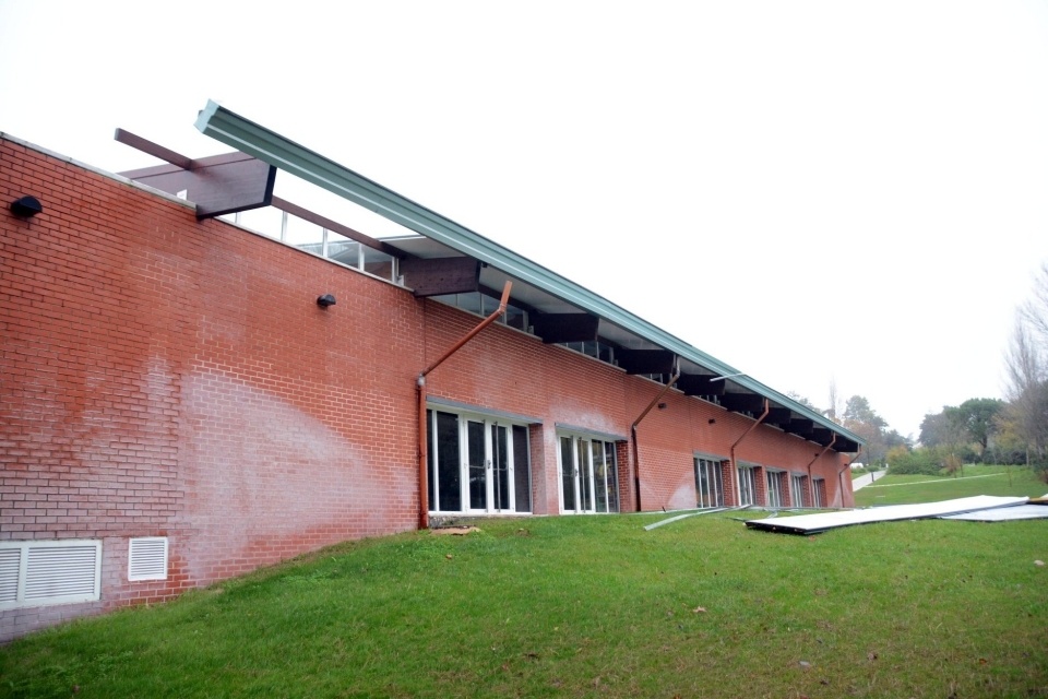 Piscina Municipal de Santiago do Cacém - Cobertura danificada