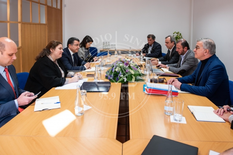 Ministra Alexandra Leitão com os presidentes de câmara do alentejo litoral