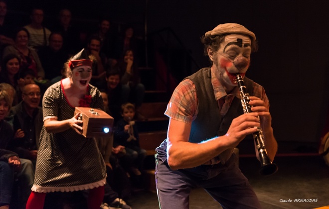 Fim de semana com novo circo em Zambujeira do Mar e teatro em Odemira