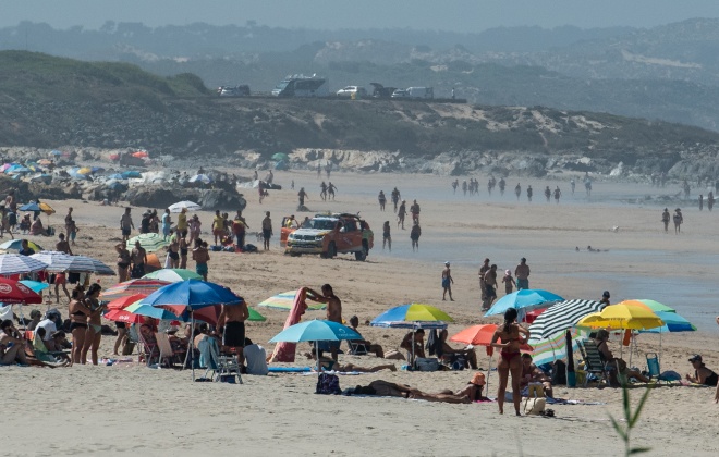 Criança resgatada em hipotermia na praia de São Torpes, em Sines