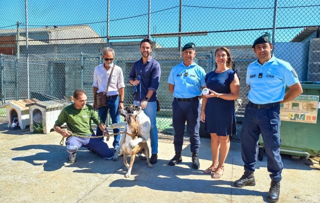 Câmara Municipal de Sines cede leitor de microchip ao posto de Sines da GNR