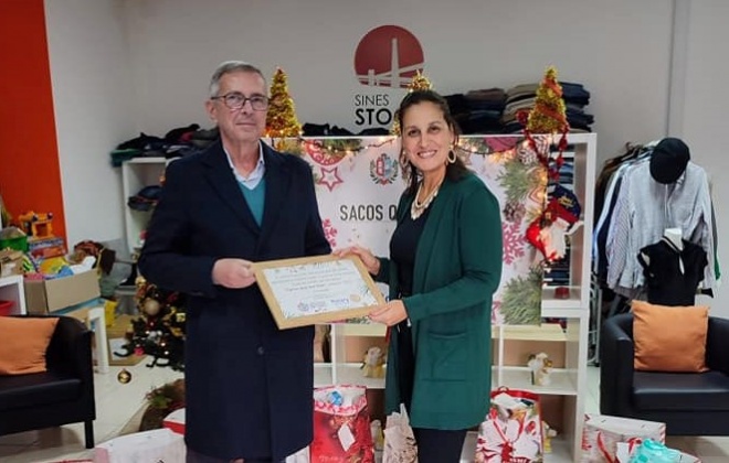 "Sacos que sorriem" entrega 12 cabazes