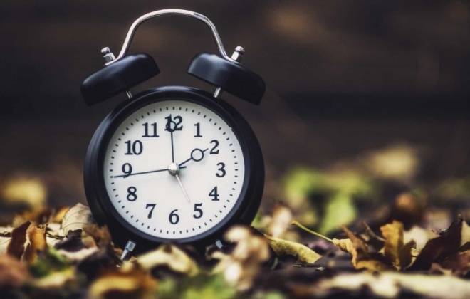 Relógios adiantam uma hora na madrugada de domingo