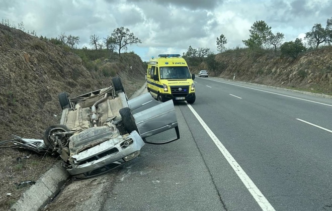Colisão entre carro e caravana provocou dois feridos no IC33 em Grândola