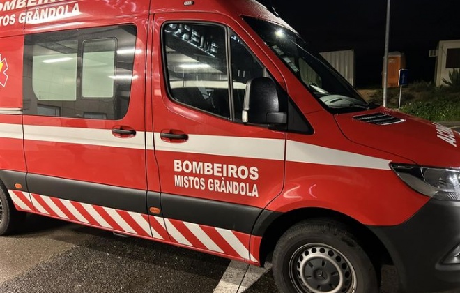 Colisão entre três carros provoca dois feridos no IC33 em Grândola