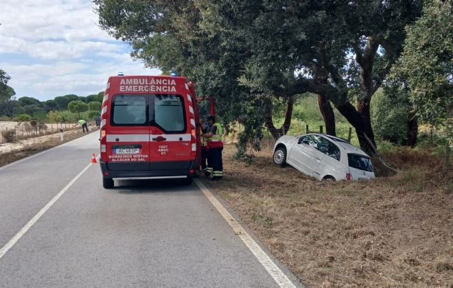 Despiste provoca dois feridos na EN 253 no concelho de Alcácer do Sal