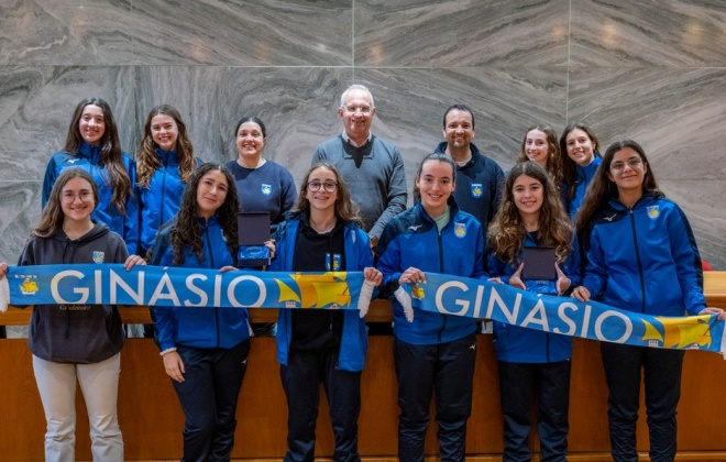 Cadetes do Ginásio Clube de Sines sagraram-se campeãs regionais de voleibol
