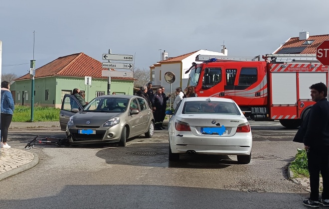 Colisão entre carro e trotinete provoca um ferido ligeiro em Sines