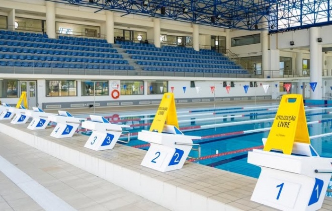 Piscina Municipal Carlos Manafaia recebeu novos blocos de partida