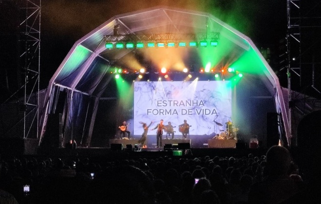 Sines recebeu ontem á noite André Baptista e Katia Guerreiro