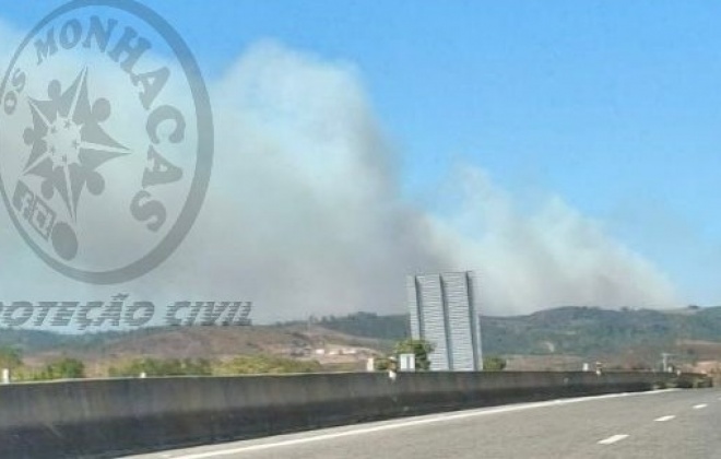 Bombeiros do Alentejo Litoral apoiam combate a incêndio no concelho de Aljezur