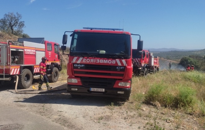 Está dominado o incêndio que deflagrou esta tarde em Luzianes-Gare no concelho de Odemira