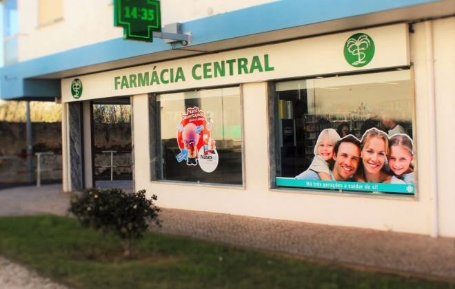 Farmácia Central em Sines vacina gratuitamente a população com mais de 60 anos contra a gripe e a Covid (com áudio)