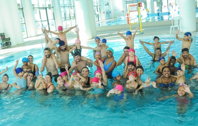 Brincadeiras aquáticas juntou pais e filhos na Piscina Municipal de Sines