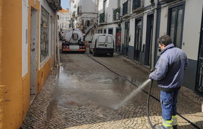 Funcionários da C.M. de Alcácer do Sal continuam empenhados na higiene urbana