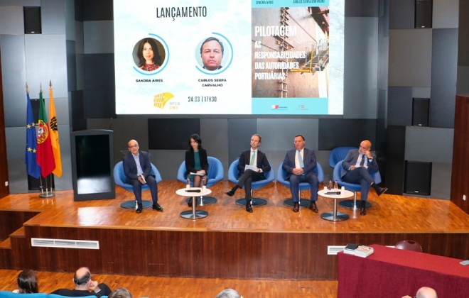 Portos de Sines e do Algarve recebeu a apresentação da obra “Pilotagem: As responsabilidades das Autoridades Portuárias”