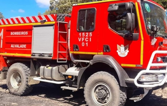 Bombeiros do Alentejo Litoral combateram incêndio em aterro da Ambilital durante a madrugada