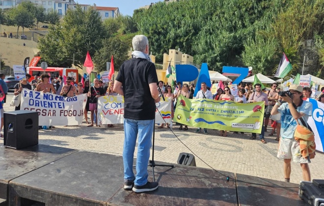 Jovens marcham em Sines pela paz global e solidariedade internacional